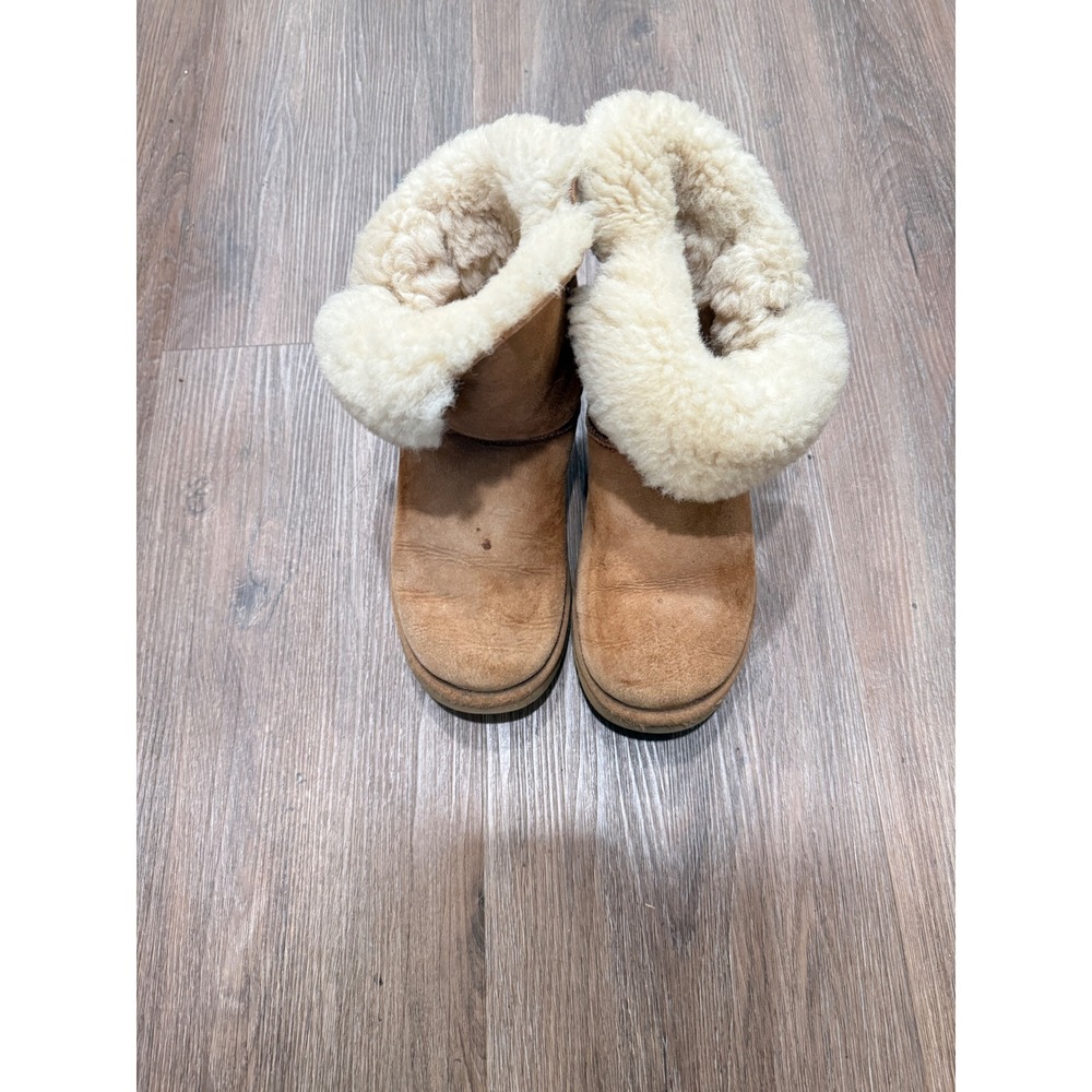UGG Australia 5803 Classic Short Chestnut Suede Shearling Boots Womens 8‎